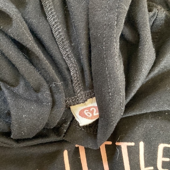 "Little Sis" Hooded Black Onesie Size 3-6 months - Picture 6 of 6